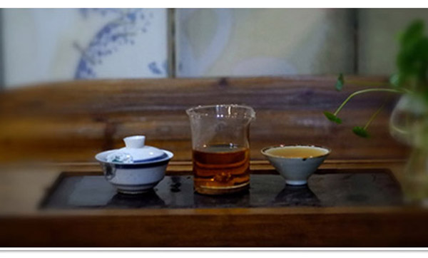 茶是一首诗，“小阁烹香茗，疏帘下玉沟。”你可闻那到了那缕沁香，你可听到了那悠悠心语，袅袅轻烟，柔软出最美的思绪。